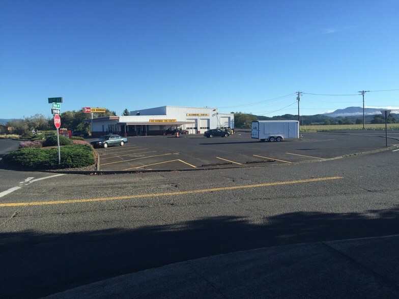 More Photos Of 1126-1150 Main Ave, Tillamook Storefront For Lease