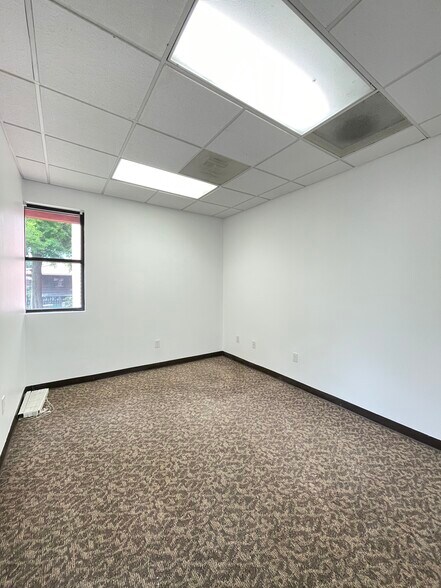 More Photos Of 215 Oak Dr S, Lake Jackson Medical For Lease