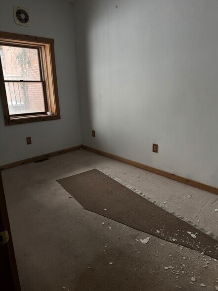 More Photos Of 111 N Walnut St, North Manchester General Retail For Sale