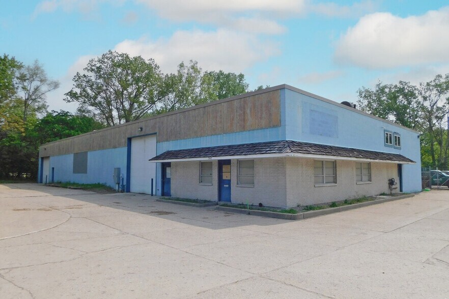 More Photos Of 747-751 Orchard Lake Rd, Pontiac Warehouse For Sale
