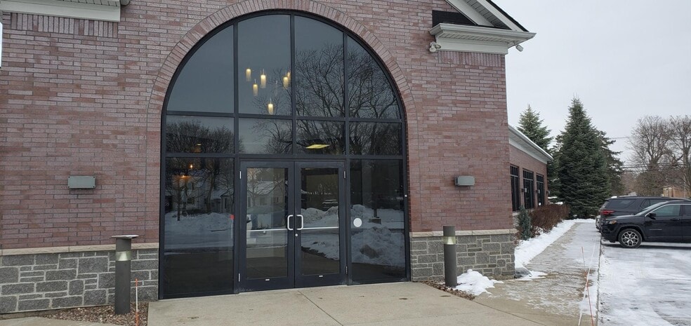 More Photos Of 33 Melrose Rd, Buffalo Freestanding For Lease