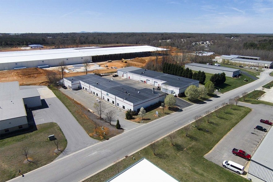 More Photos Of 159 Barley Park Ln, Mooresville Manufacturing For Lease