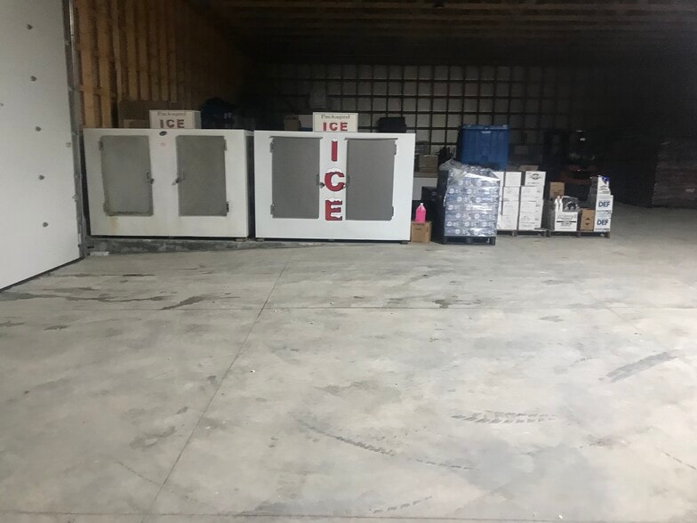 More Photos Of 25817 State Hwy 64, Pittsburg Supermarket For Sale