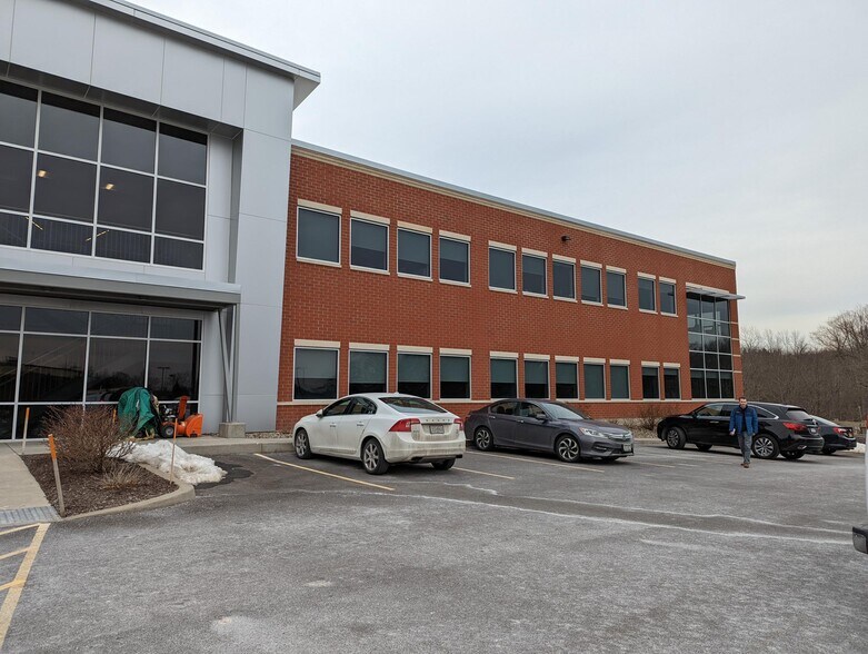 Primary Photo Of 33 Tech Valley Dr, East Greenbush Flex For Lease