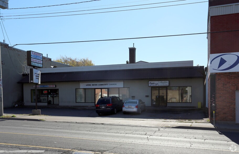 More Photos Of 1022 Barton St E, Hamilton Storefront For Lease