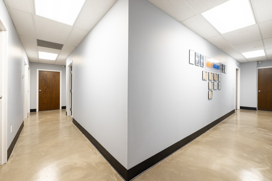 More Photos Of 151 Strong Rd, South Windsor Service For Sale