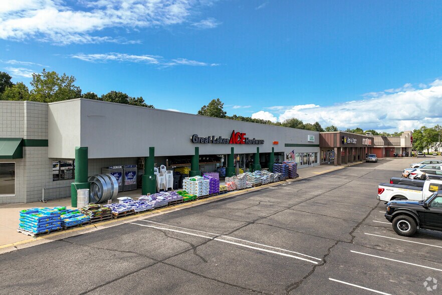 More Photos Of 1571-1603 Capital Ave, Battle Creek Freestanding For Sale