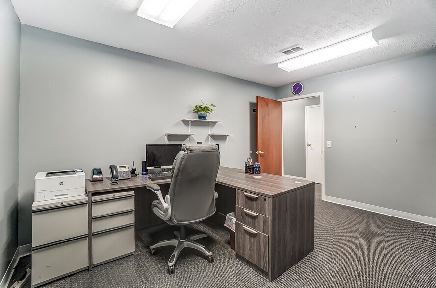 More Photos Of 146 N Breiel Blvd, Middletown Medical For Sale