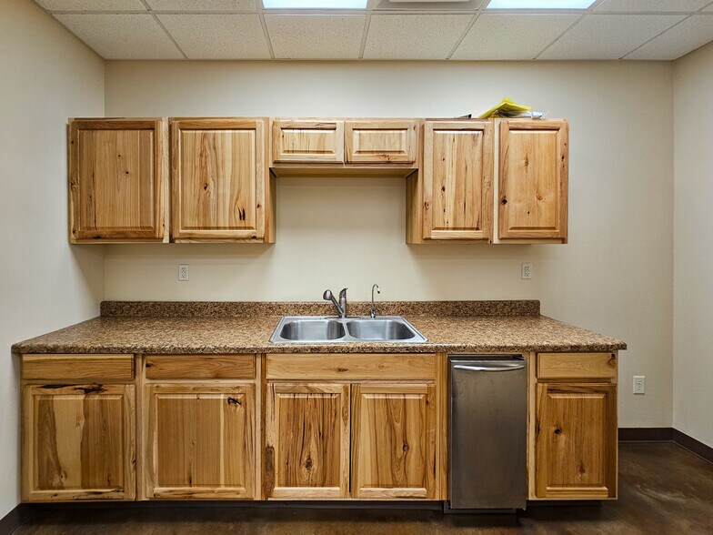 More Photos Of 110 CR 141, Sweetwater Manufacturing For Lease