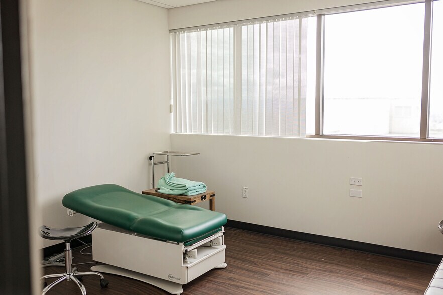 More Photos Of 1229 Madison St, Seattle Medical For Sale