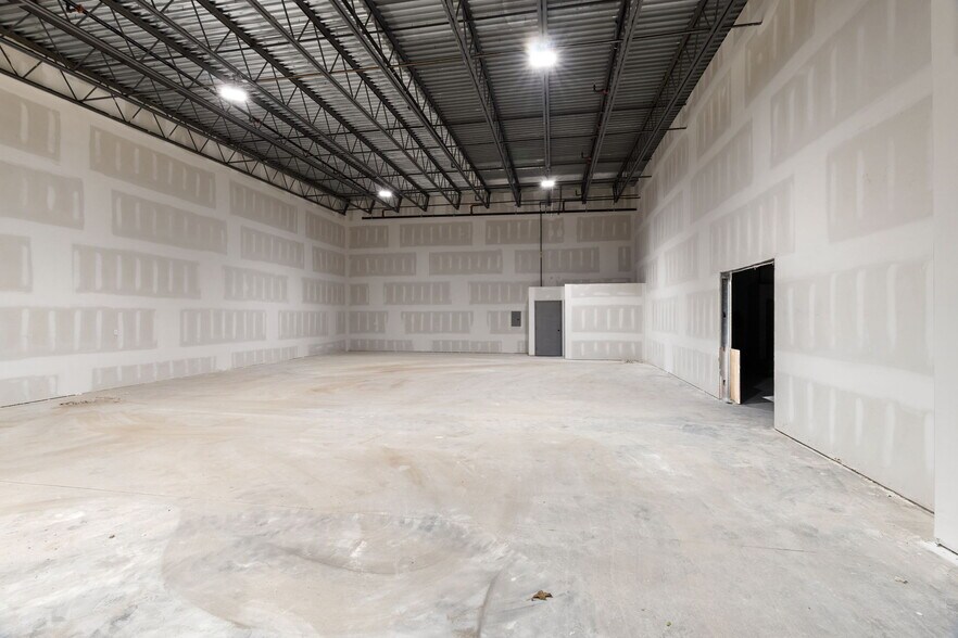 More Photos Of 209 South Ave, Staten Island Service For Lease