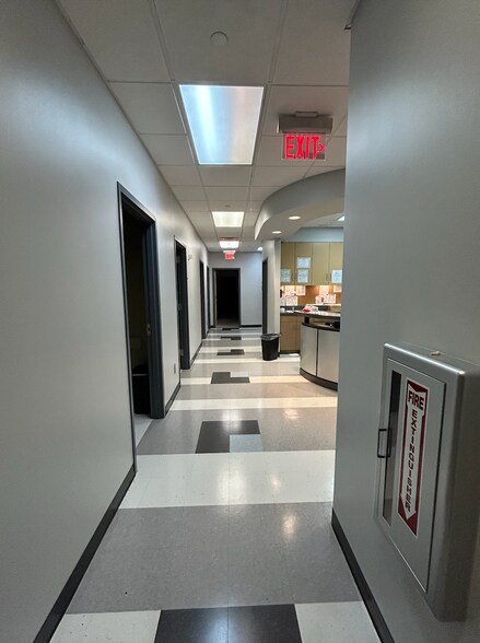 More Photos Of 1095 Woodstock Rd, Roswell Medical For Lease