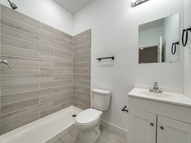 More Photos Of 1501 E Southcross Blvd, San Antonio Apartments For Sale