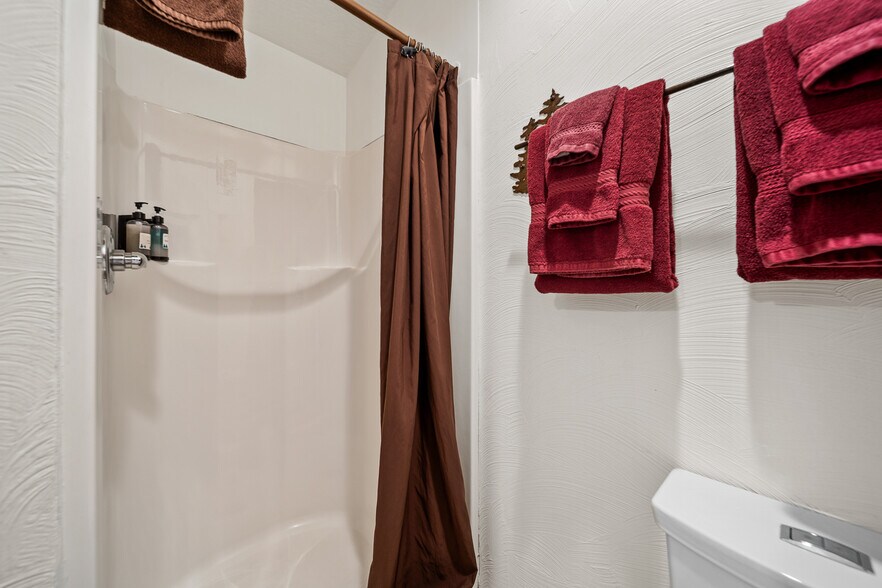 More Photos Of 2089 E White Mountain Blvd, Pinetop Hotel For Sale