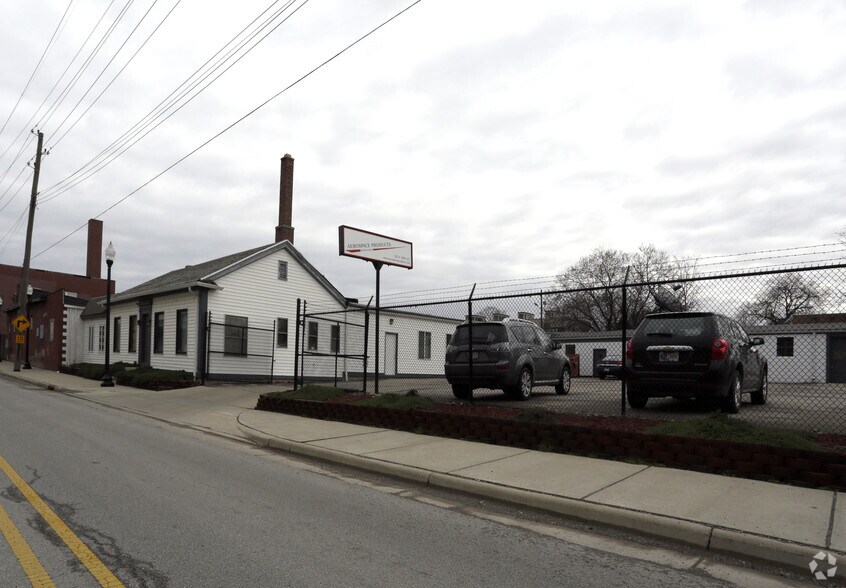More Photos Of 123 N Pine St, Indianapolis Warehouse For Lease