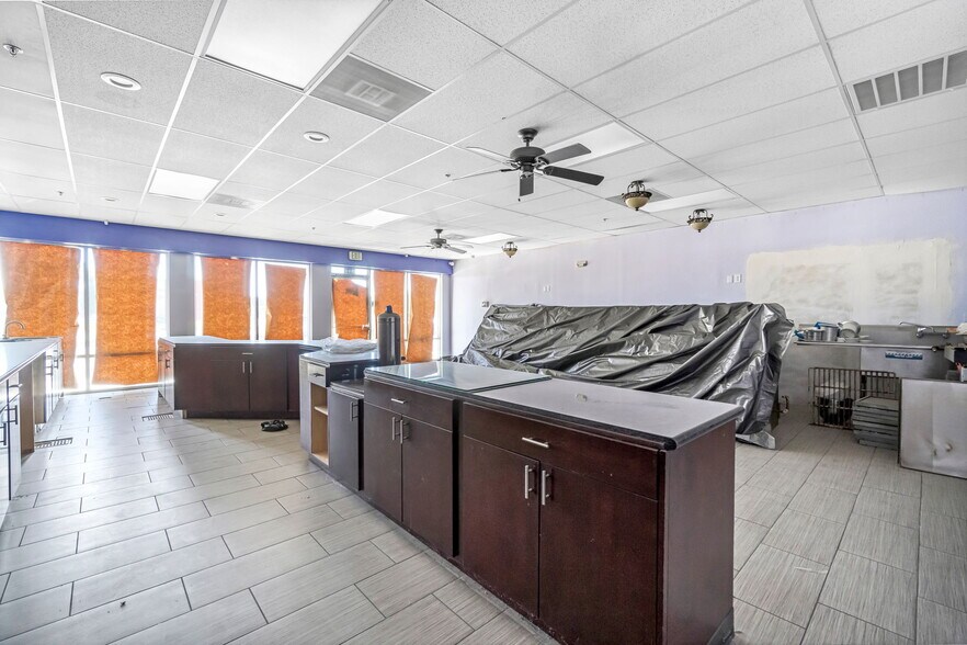 More Photos Of 5348-5374 N Spruce Ave, Fresno Freestanding For Lease