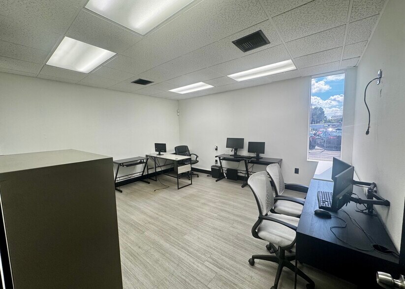 More Photos Of 120 W Carroll St, Kissimmee Warehouse For Sale