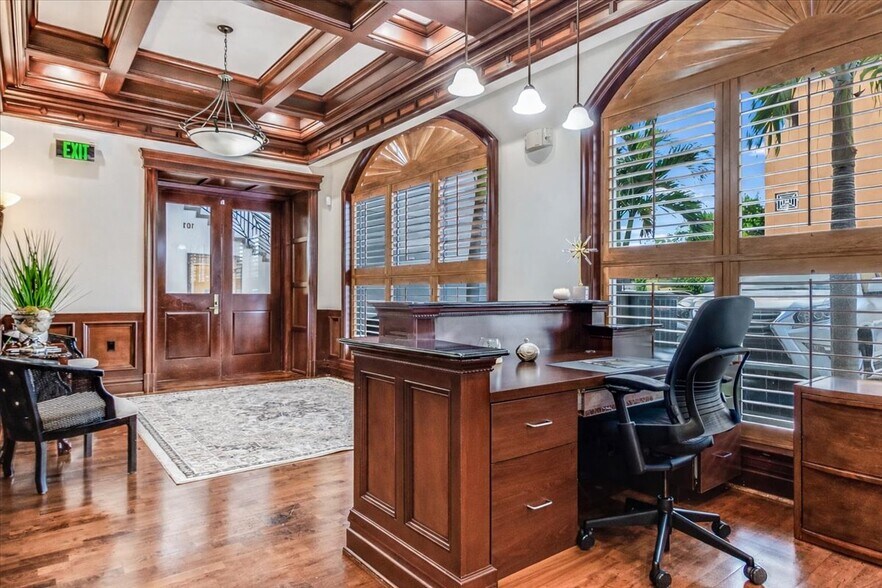 More Photos Of 599 9th St N, Naples Office For Sale