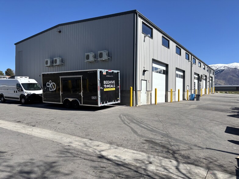 More Photos Of 181 W 2675 N, Layton Showroom For Lease