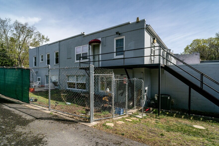 More Photos Of 2501 N Augusta St, Staunton General Retail For Sale