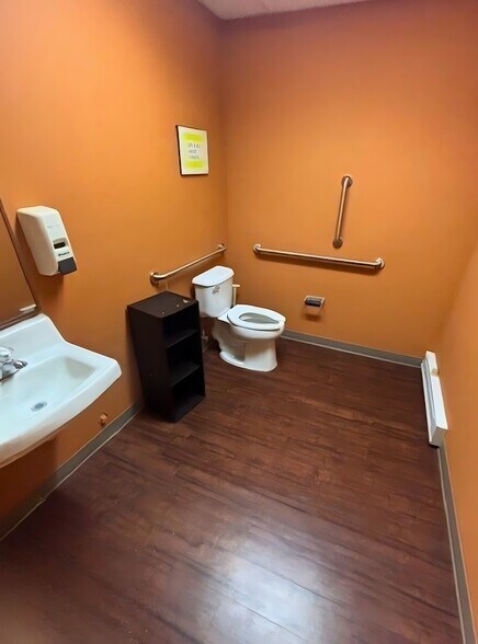 More Photos Of 502 Lantana Dr, Hockessin Storefront For Lease