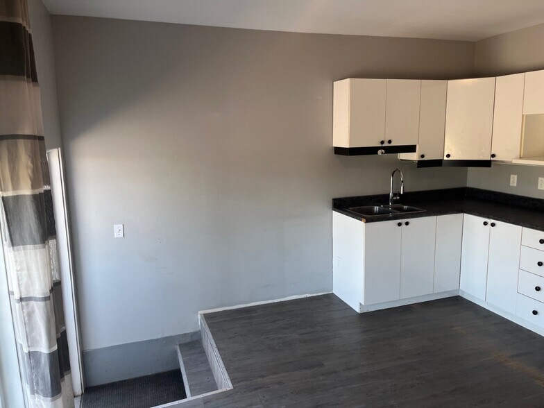 More Photos Of 180 Rue De L'anse S, Beaumont Light Distribution For Sale