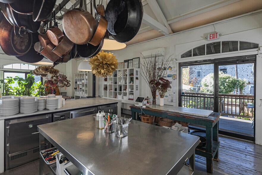 More Photos Of 2 Bridge St, Milford Restaurant For Sale