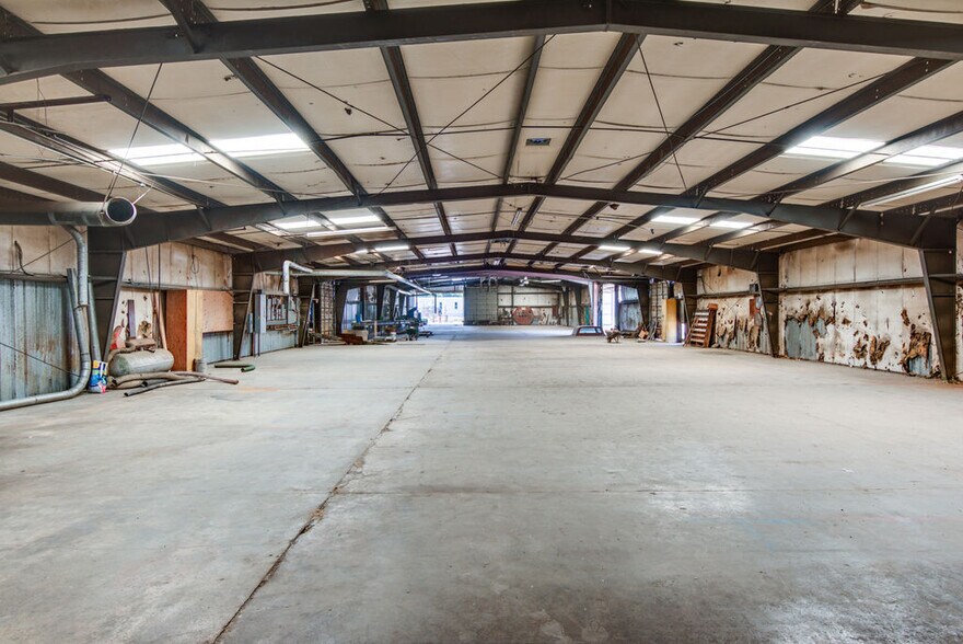 More Photos Of 720 E Main St, Ashdown Warehouse For Sale