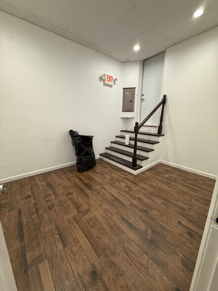 More Photos Of 526 Main St, Stroudsburg Storefront Retail Residential For Lease