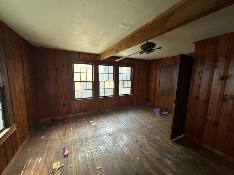 More Photos Of 208 N Stewart St, Azle Office For Sale