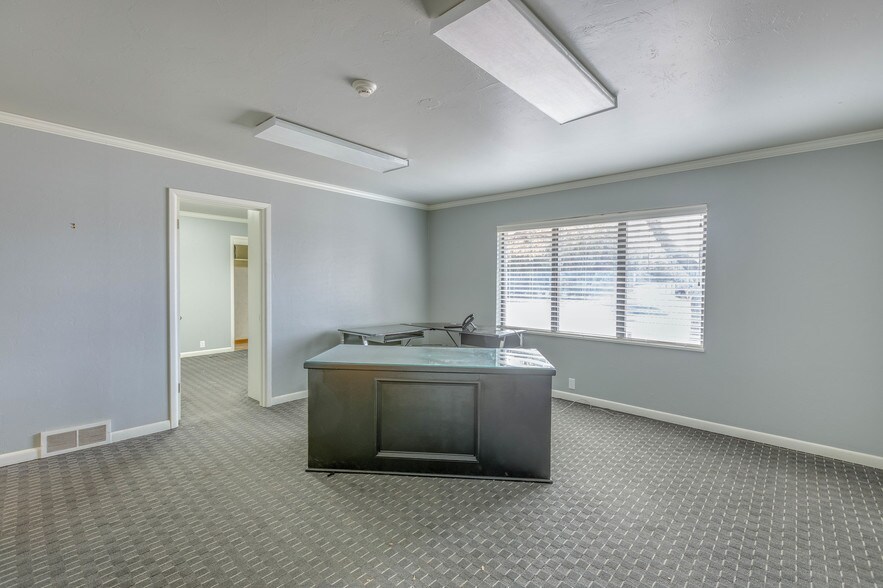 More Photos Of 1035 S Berry Rd, Norman Office For Sale