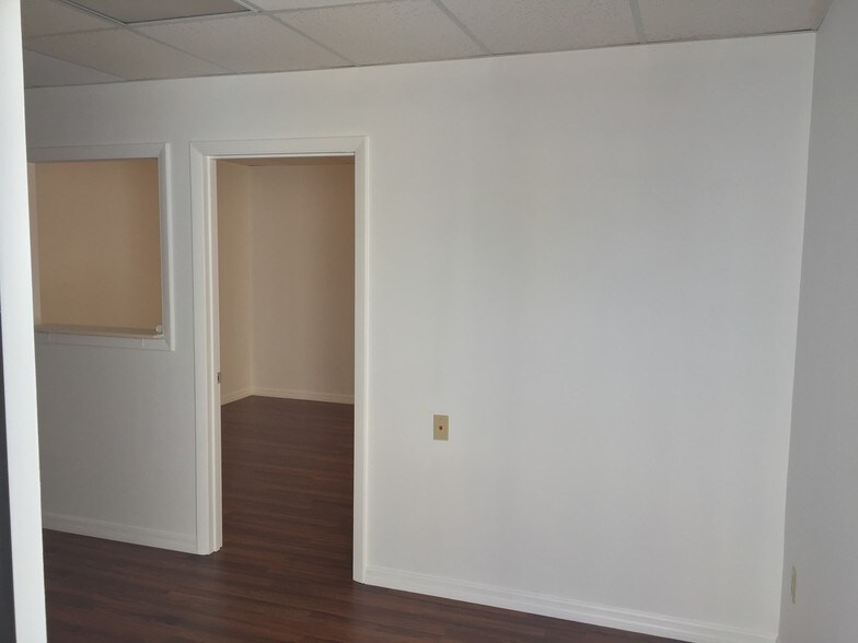 More Photos Of 6238 Presidential Ct, Fort Myers Medical For Sale