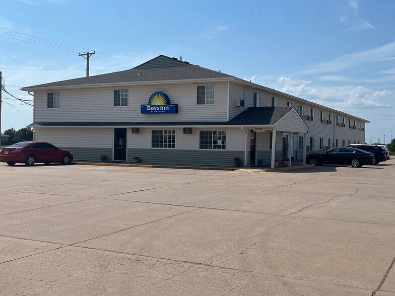 Primary Photo Of 4701 10th St, Great Bend Hotel For Sale