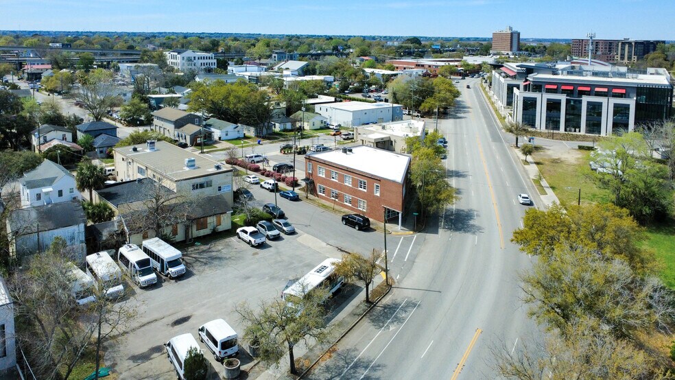 More Photos Of 11 Isabella St, Charleston Flex For Lease