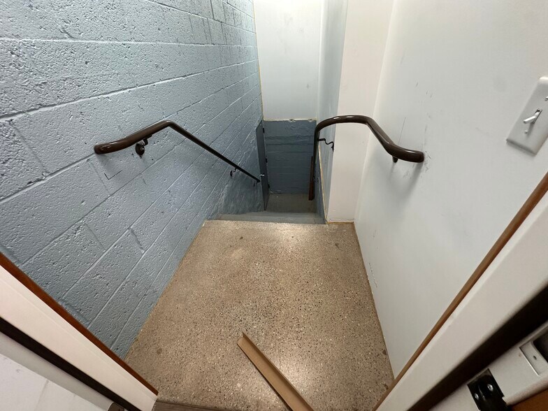 More Photos Of 1623-1635 Chicago Dr SW, Grand Rapids Freestanding For Lease