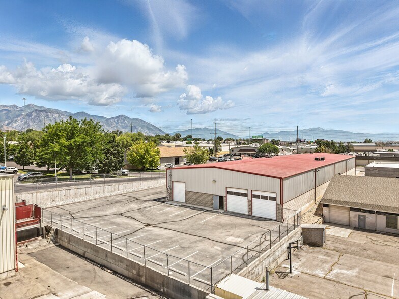 More Photos Of 376-384 Commerce Loop, Orem Manufacturing For Lease