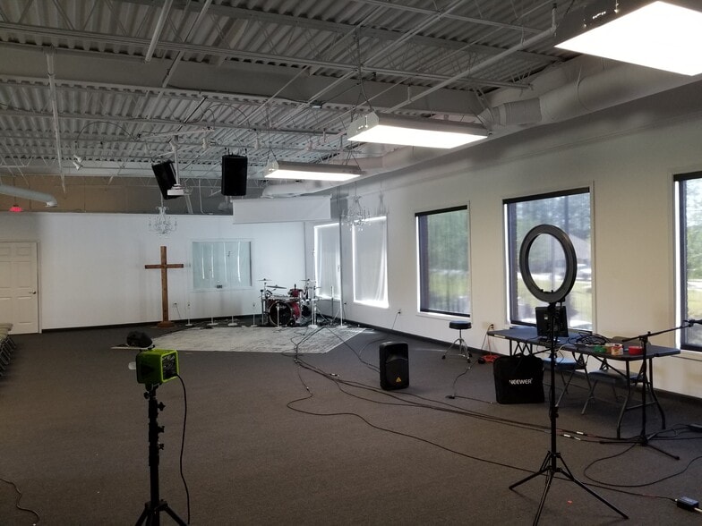 More Photos Of 3450 Acworth Due West Rd NW, Kennesaw Office For Lease