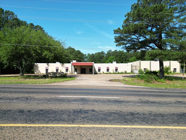 More Photos Of 2455 N Eastman Rd, Longview Schools For Sale