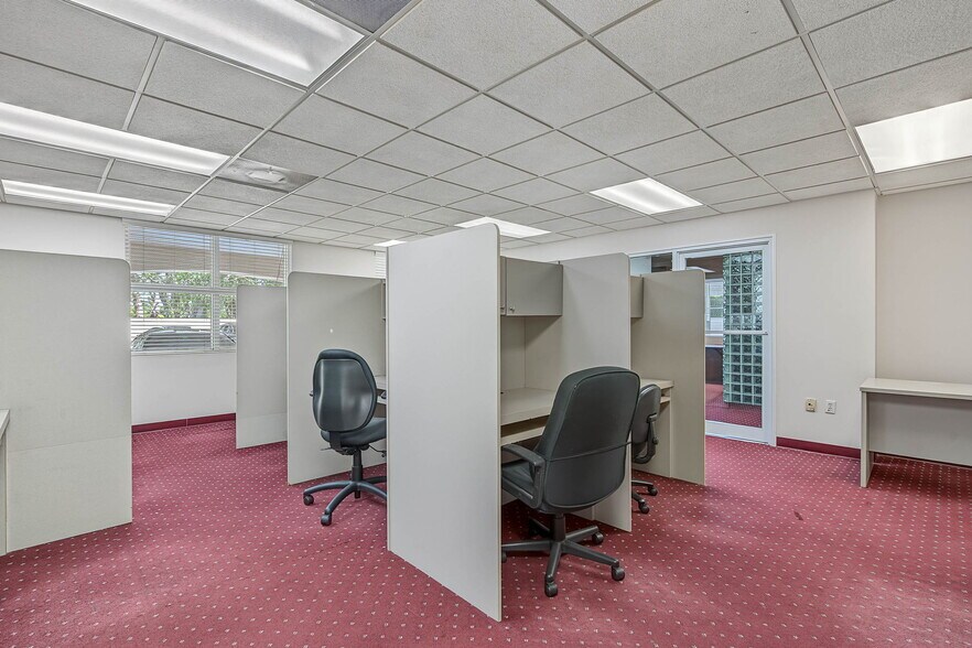 More Photos Of 7765 SW 87th Ave, Miami Medical For Sale