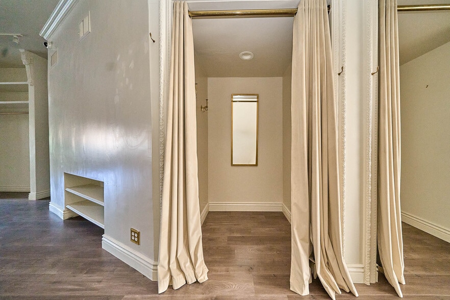 More Photos Of 355-359 Robertson Blvd, Beverly Hills Storefront Retail Office For Lease