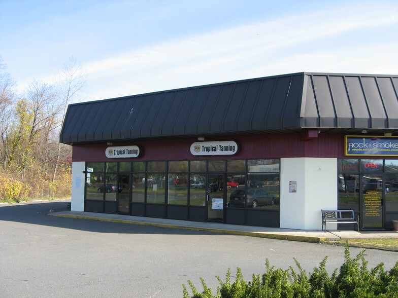 More Photos Of 1173 Queen St, Southington Freestanding For Sale