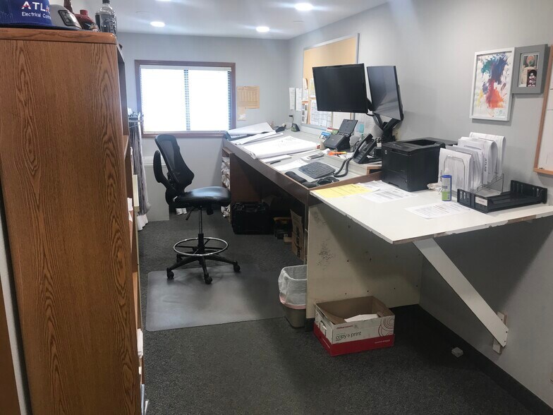 More Photos Of 4403 SE Roethe Rd, Milwaukie Industrial For Sale