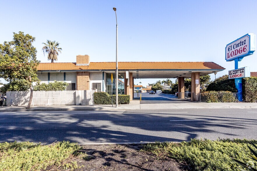 More Photos Of 1503 E 1st St, Santa Ana Hotel For Sale