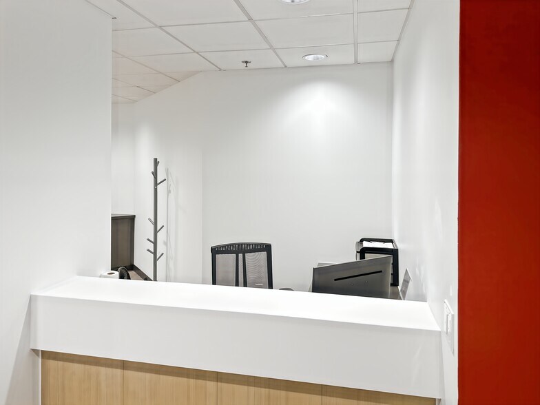 More Photos Of 300 W Clarendon Ave, Phoenix Coworking Space