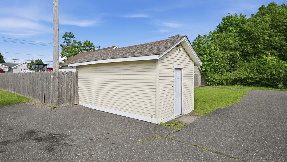 More Photos Of 1002-1004 New York 112, Port Jefferson Station Freestanding For Sale
