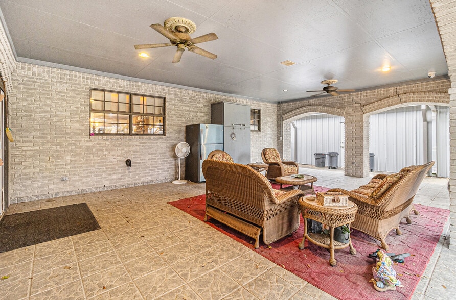 More Photos Of 1454 Oday Rd, Pearland Light Manufacturing For Sale