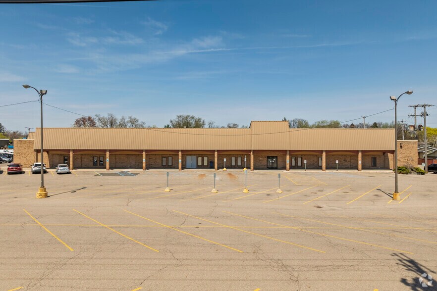 More Photos Of 5015 S Cedar St, Lansing Storefront For Lease