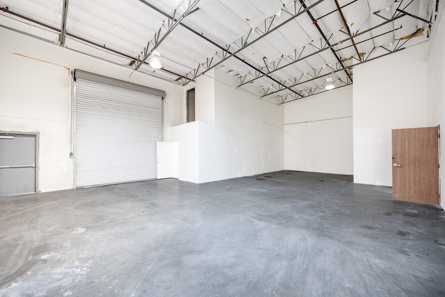 More Photos Of 15350 Fairfield Ranch Rd, Chino Hills Warehouse For Lease
