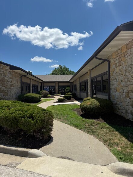 More Photos Of 13460 S Arapaho Dr, Olathe Unknown For Lease