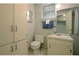 More Photos Of 2335 E Cesar Chavez St, Austin Freestanding For Lease